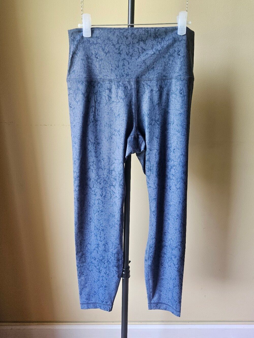 Yogalicious Marbled Blue High Waisted Leggings Size Large